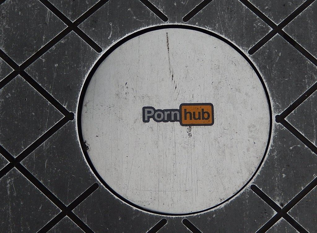 PayPal odříznul Pornhub od plateb. Řešením cenzury jsou kryptoměny
