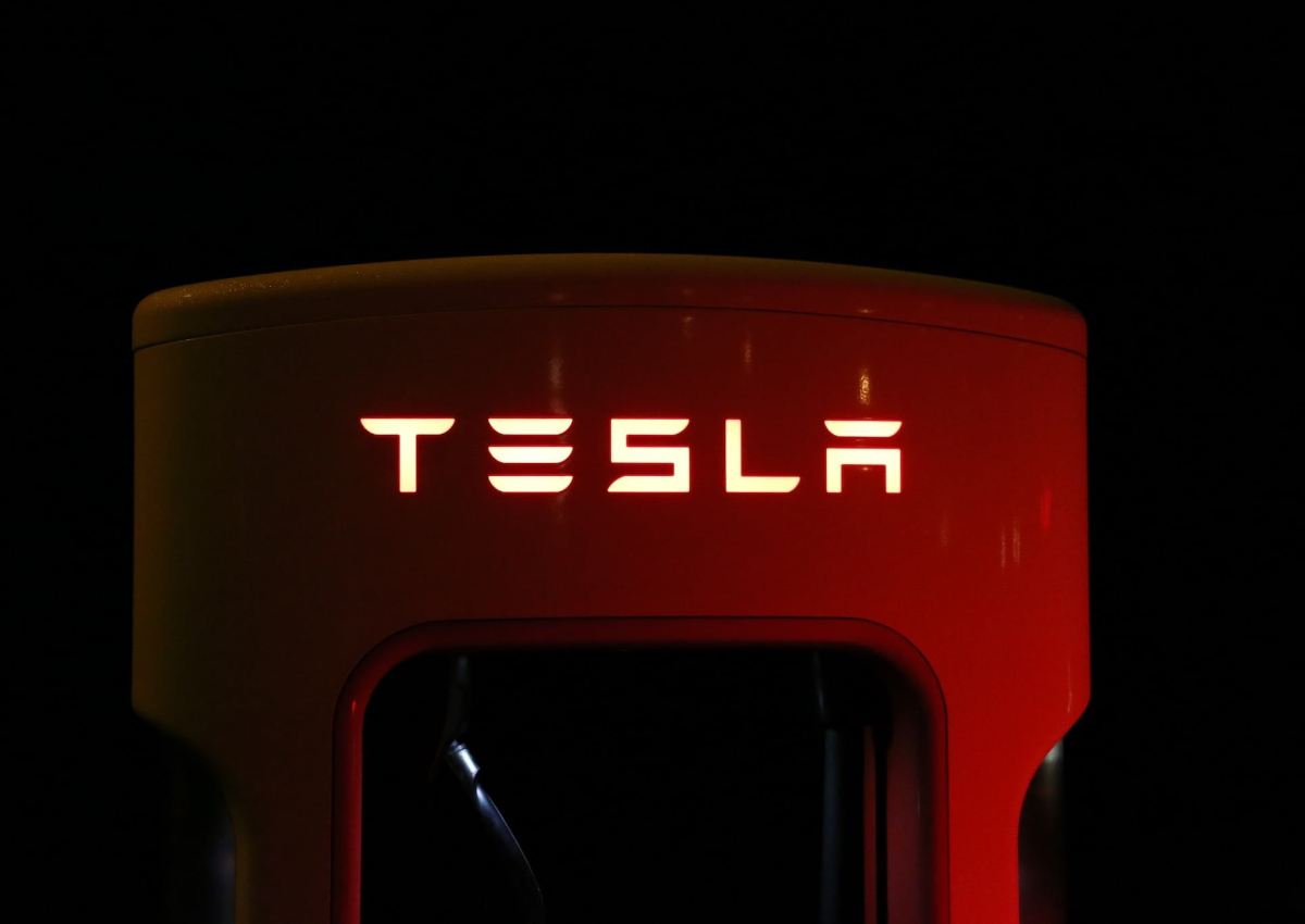 Tesla by mohla zavést autonomní taxi službu (robotaxis) – její akcie volatilitou připomínají krypto