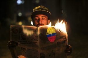 news, zprávy, pandemie, USA, Venezuela, noviny, oheň, krize, ekonomika