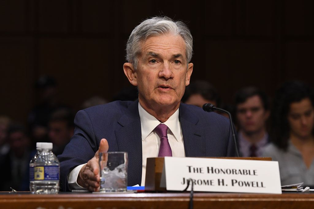 Šéf Fedu Jerome Powell varuje před neudržitelnou fiskální cestou USA uprostřed rekordního státního dluhu