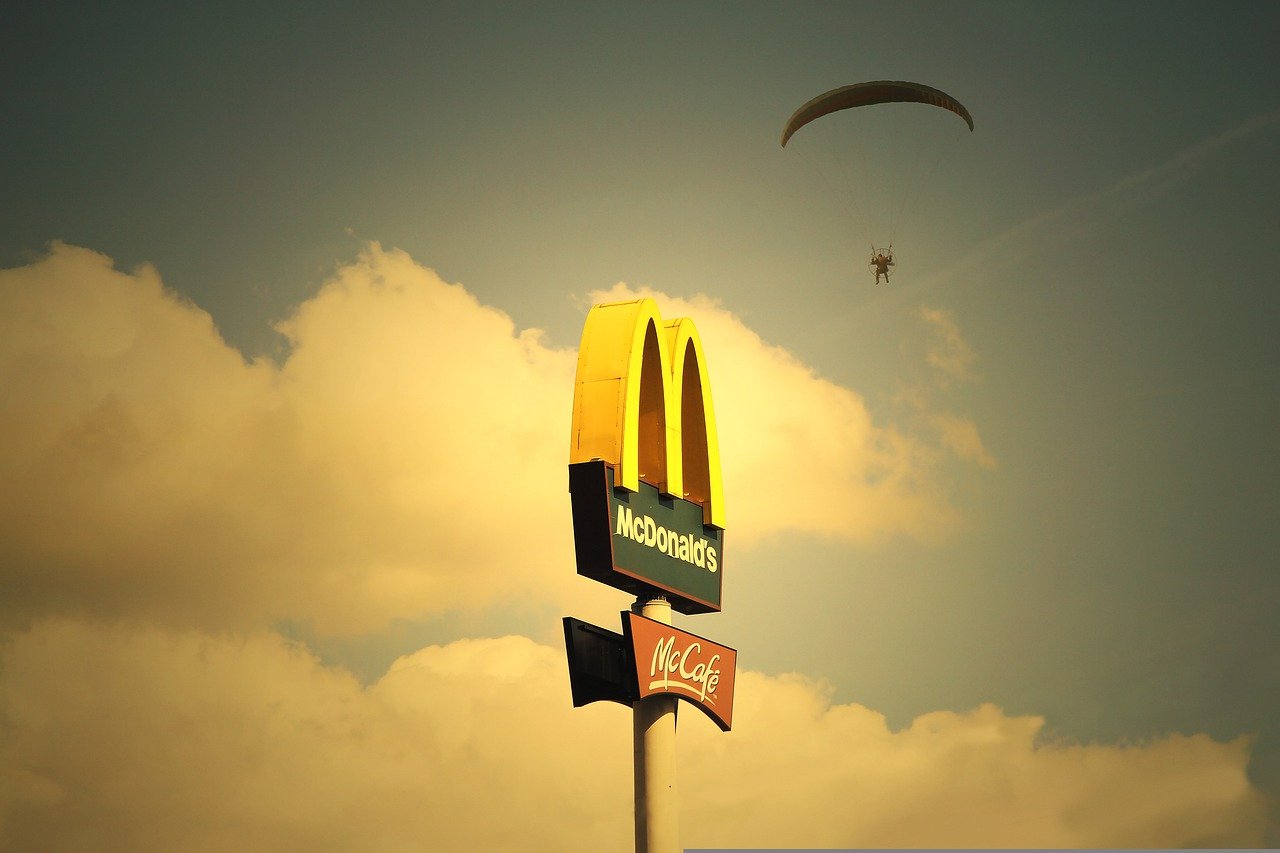McDonald’s začíná přijímat Bitcoin a Tether ve švýcarském městě Lugano
